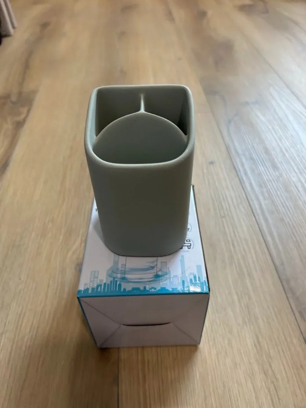NIB (Sealed Box) - ZCCZ Grey Toothbrush Holder / Desk Organizer
